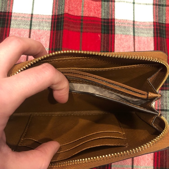 Women’s brown Michael Kors wristlet / wallet. - Picture 5 of 14